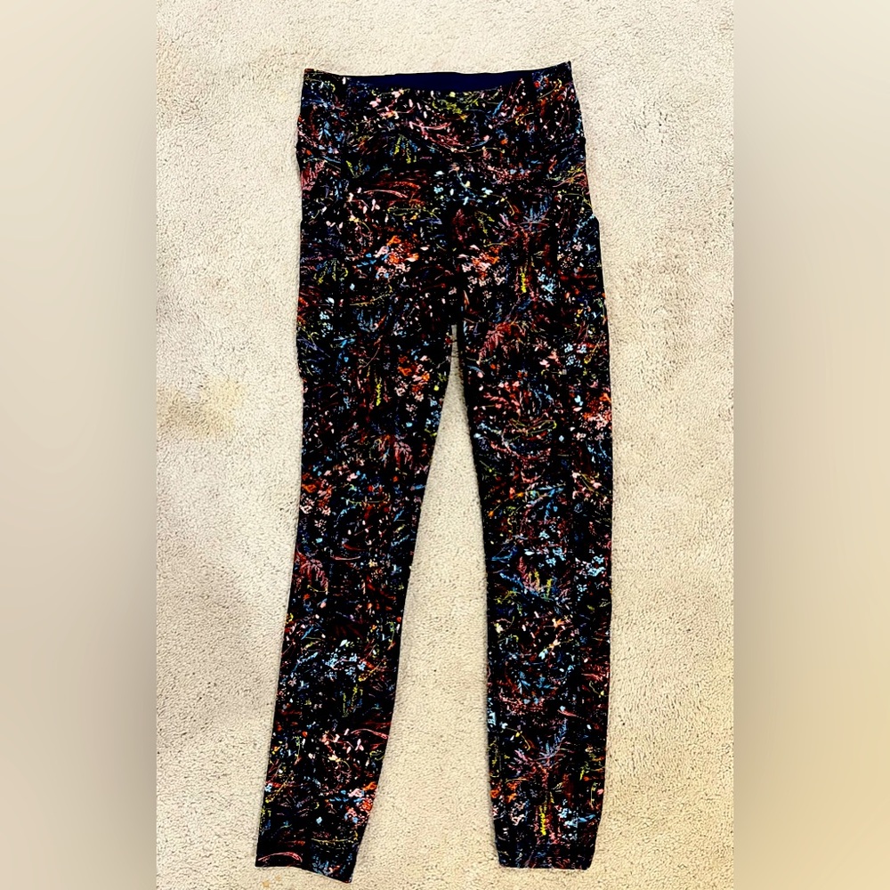 Women’s lululemon Z5 leggings, size 4